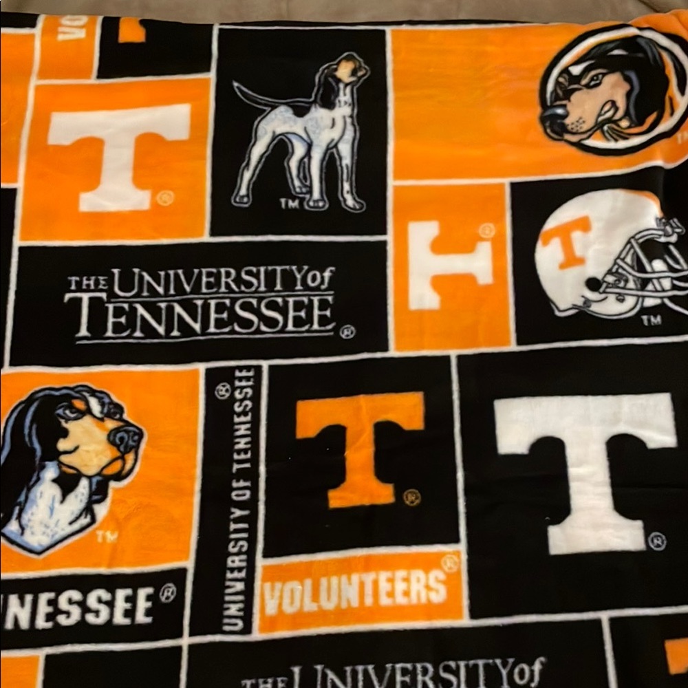 UT-VOLS Orange and Blank Patterned Fleece